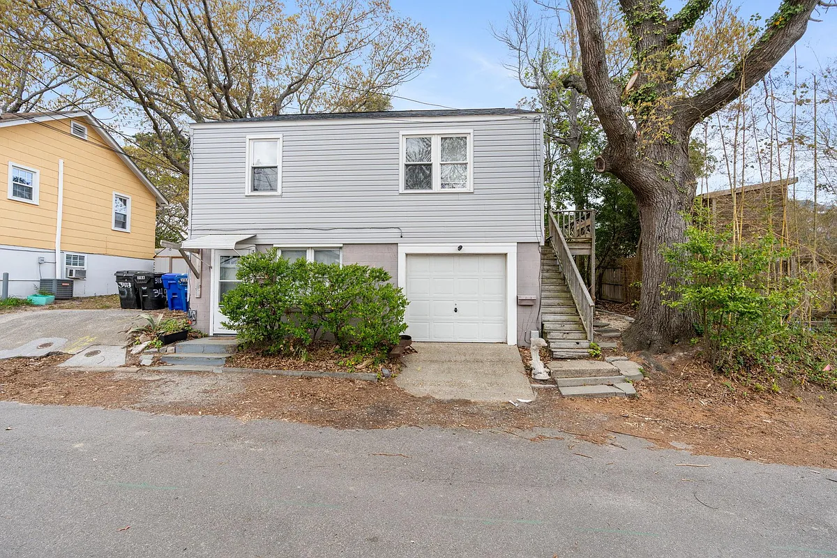 Building Photo - 318 34th 1/2 St #A