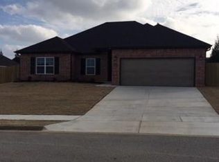 1441 Colonel McNeil Dr, Prairie Grove, AR 72753