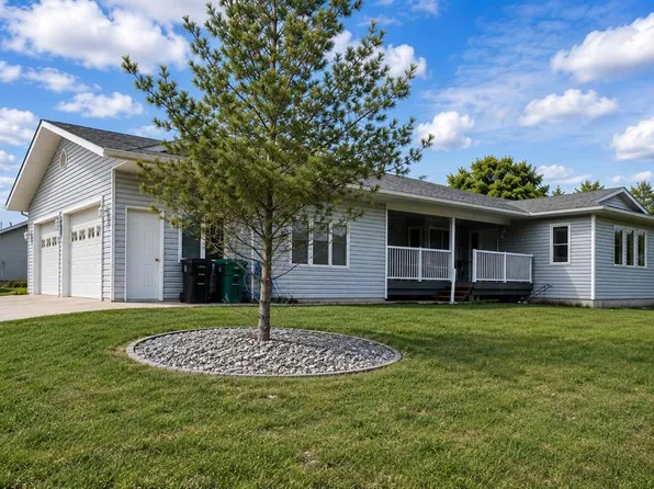 1114 S 6th Ave W, Beaverlodge, AB T0H 0C0