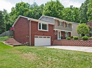 105 Thornberry Dr, Penn Hills, PA 15235