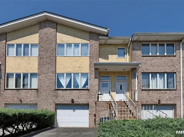 2445 6th St, Fort Lee, NJ 07024