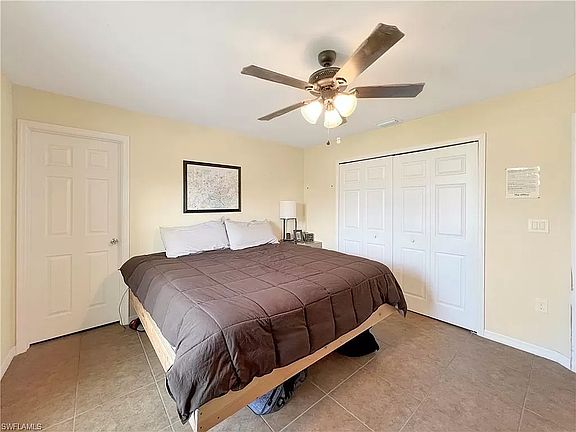 5th image of 920 SW 47th Ter