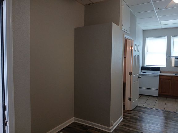 4th image of 206 Oak St APT 8