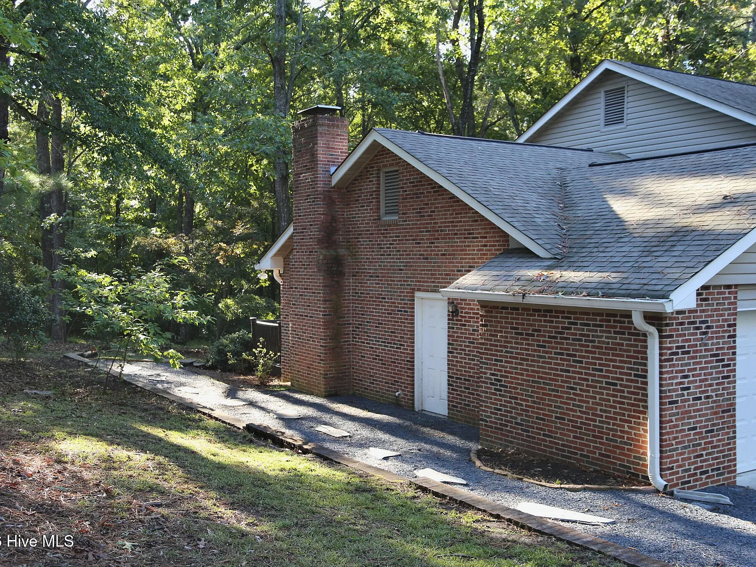 3 bed, 2.5 bath, 1850 sqft, $2,500 — Photo 3