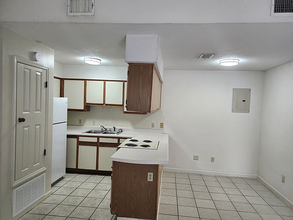 3rd image of 26 8th St #9