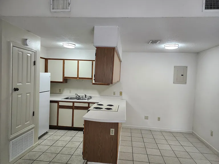 26 8th St #9 — Photo 3