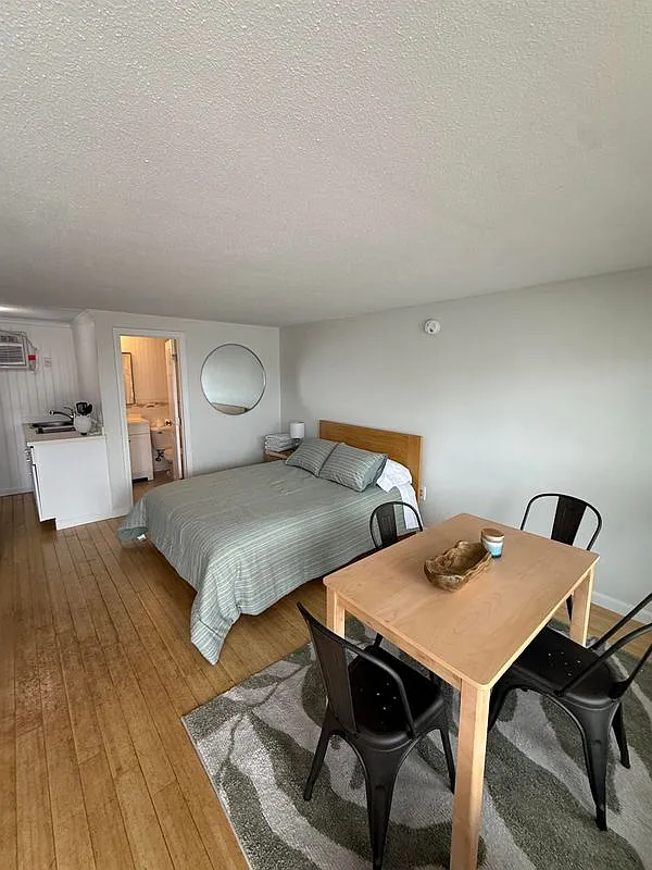 Studio, 1.0 bath, 200 sqft, $1,400 — Photo 2
