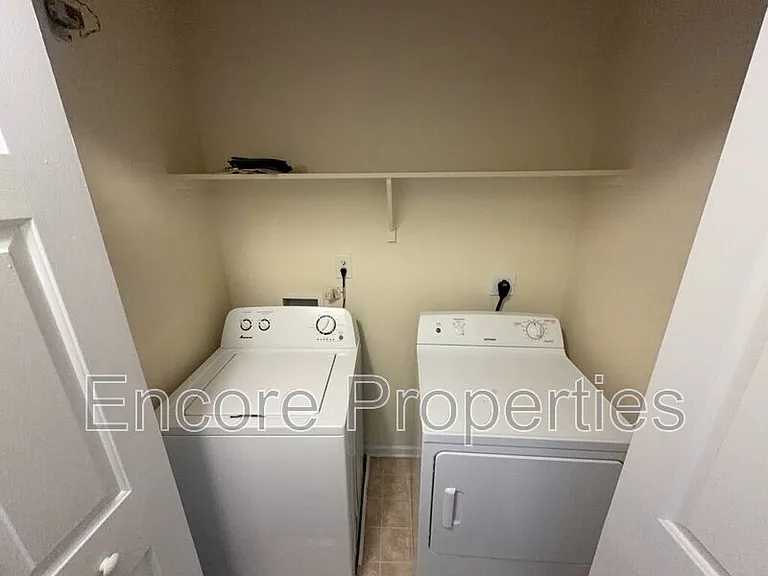 448 Anna St — Photo 14