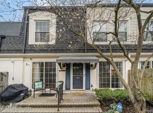 22001 Shorepointe Ln, Saint Clair Shores, MI 48080