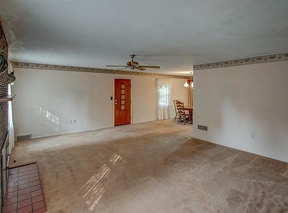 3rd image of 270 Robinhood Dr