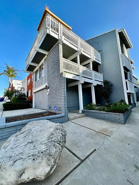 630 2nd St #4