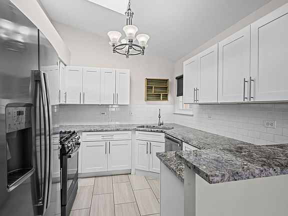 5th image of 1327 Coldspring Rd