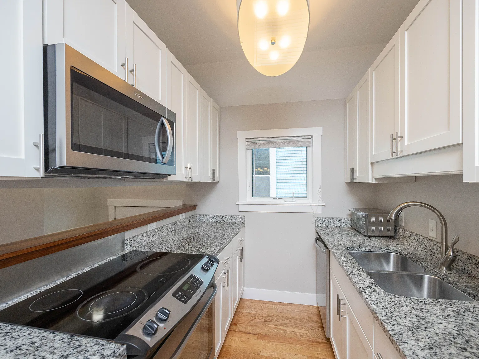 827 E University - 2 — Photo 3