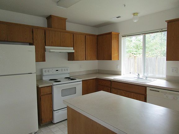 4th image of 17010 12th Avenue Ct E