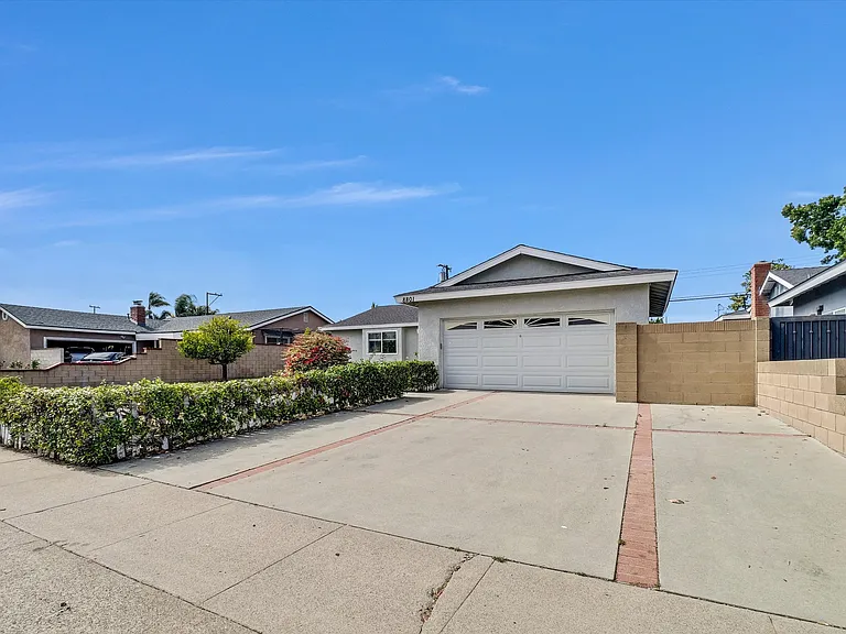 8801 Mays Ave — Photo 1