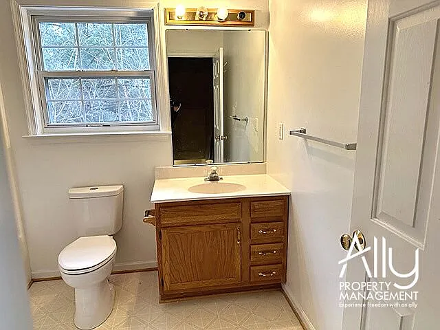 1003 Wintergreen Ln — Photo 8