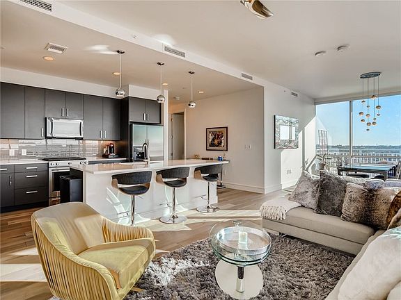 4th image of 222 West Ave #809