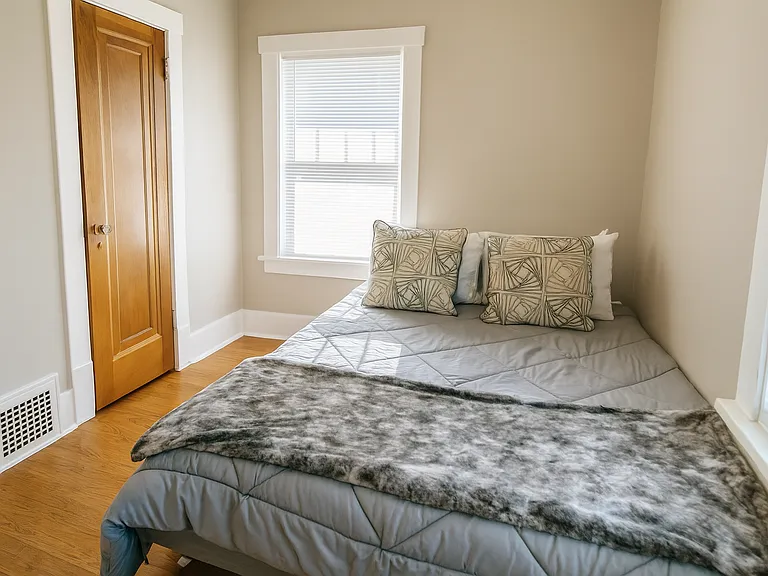Bedroom 2 (Upstairs)