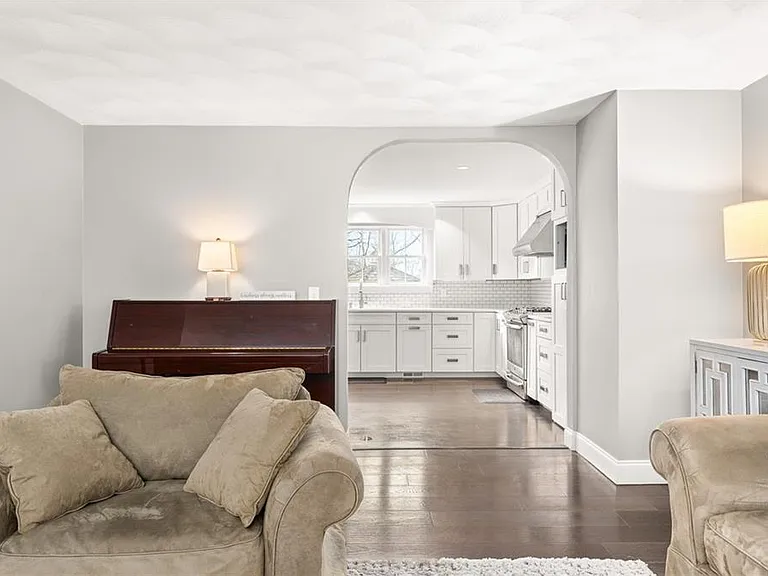 6 Pickering Dr — Photo 12