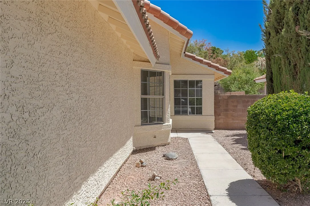 3 bed, 2.0 bath, 1125 sqft, $1,895 — Photo 4