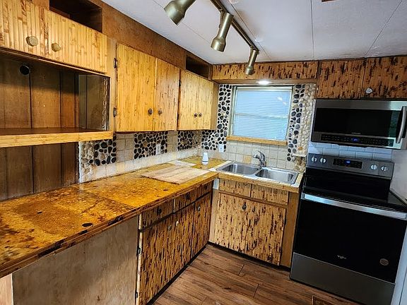 3rd image of 1590 SW 65th Ter