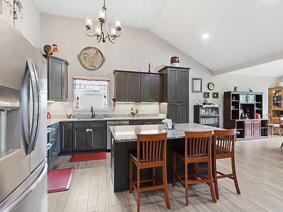 5th image of 57 Lauren Ln