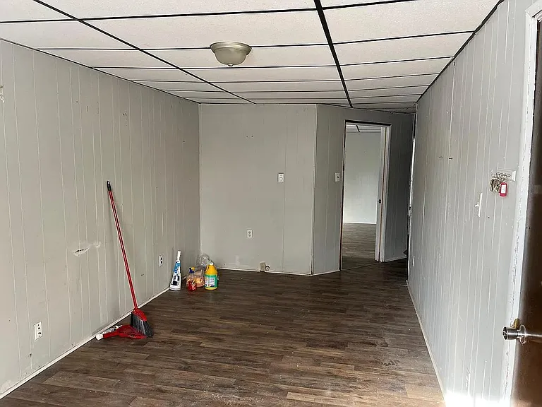 225 W Centre St #1 — Photo 4