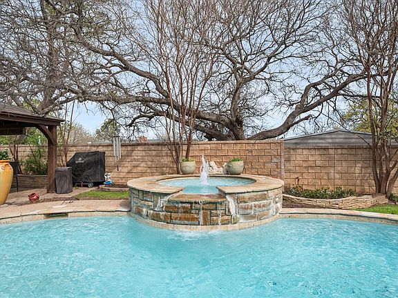2nd image of 2703 Katherine Ct