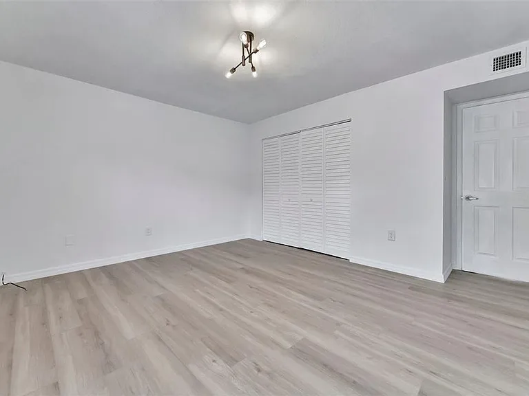 9940 7th Way N #101 — Photo 21