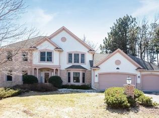 710 Valley View Ct, Shoreview, MN 55126