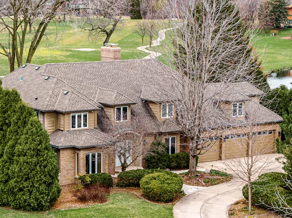 8606 Carriage Green Dr, Darien, IL 60561