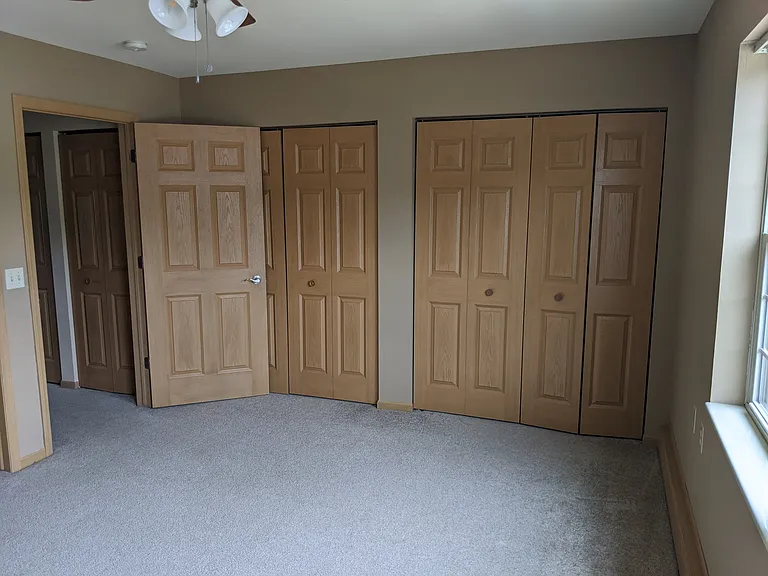 5733 Lexington St — Photo 16