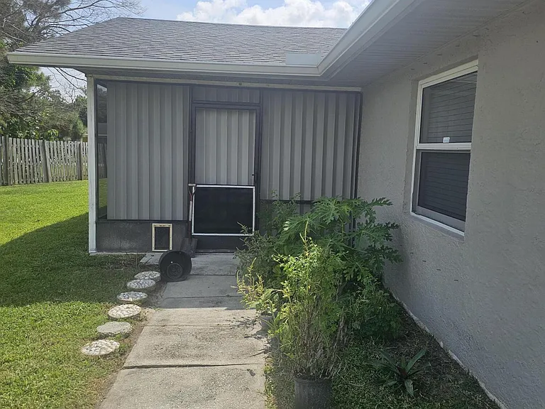 301 SW Violet Ave — Photo 22