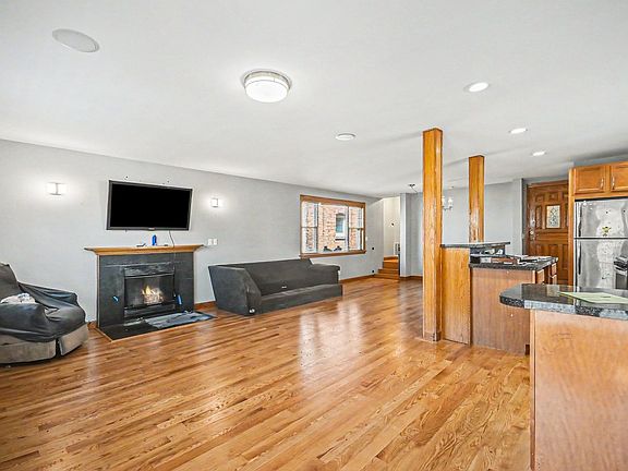 4th image of 4440 N La Crosse Ave