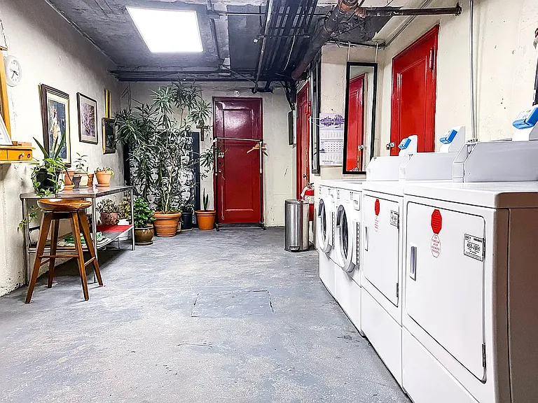 3111 Crescent St #D7 — Photo 18