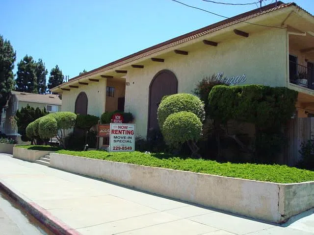 821 S Webster Ave — Photo 2