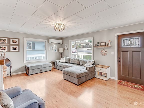 3rd image of 801 N 18th Avenue