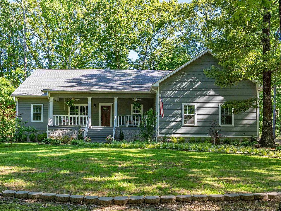1st image of 220 Autumn Oaks Dr