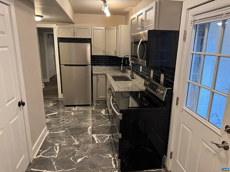 506 Hanover St #B — Photo 7
