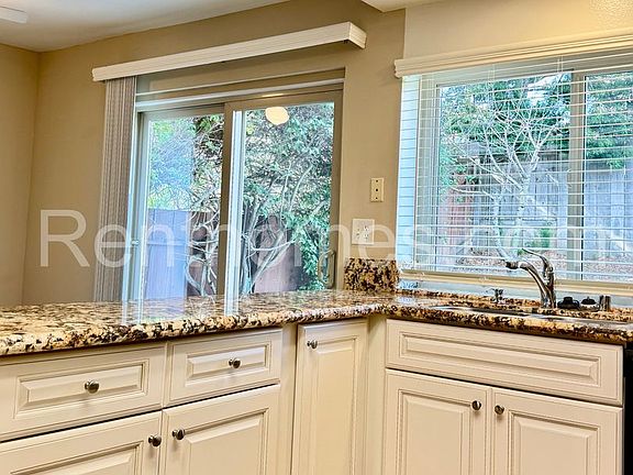 5th image of 13534 Longfellow Ln