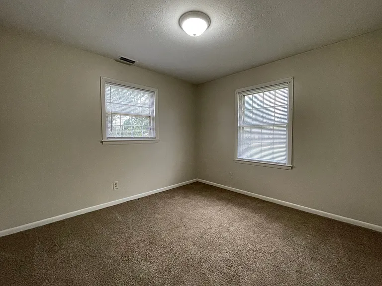 4912 Rosehill Rd — Photo 14