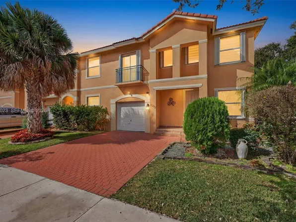 2302 NW 161st Ter, Pembroke Pines, FL 33028