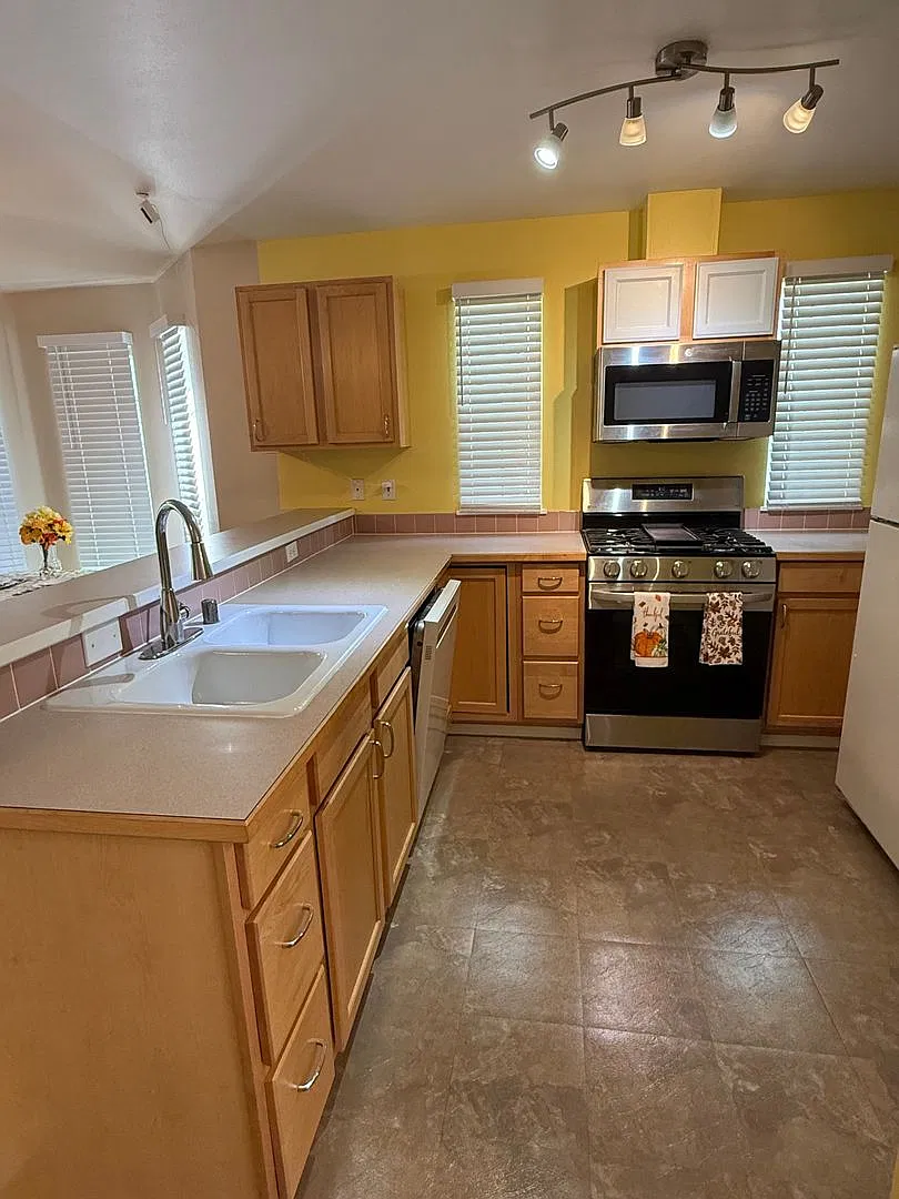 A/C in Your 3BR Townhome-Styled Condo near Pinehurst Light rail! — Photo 4