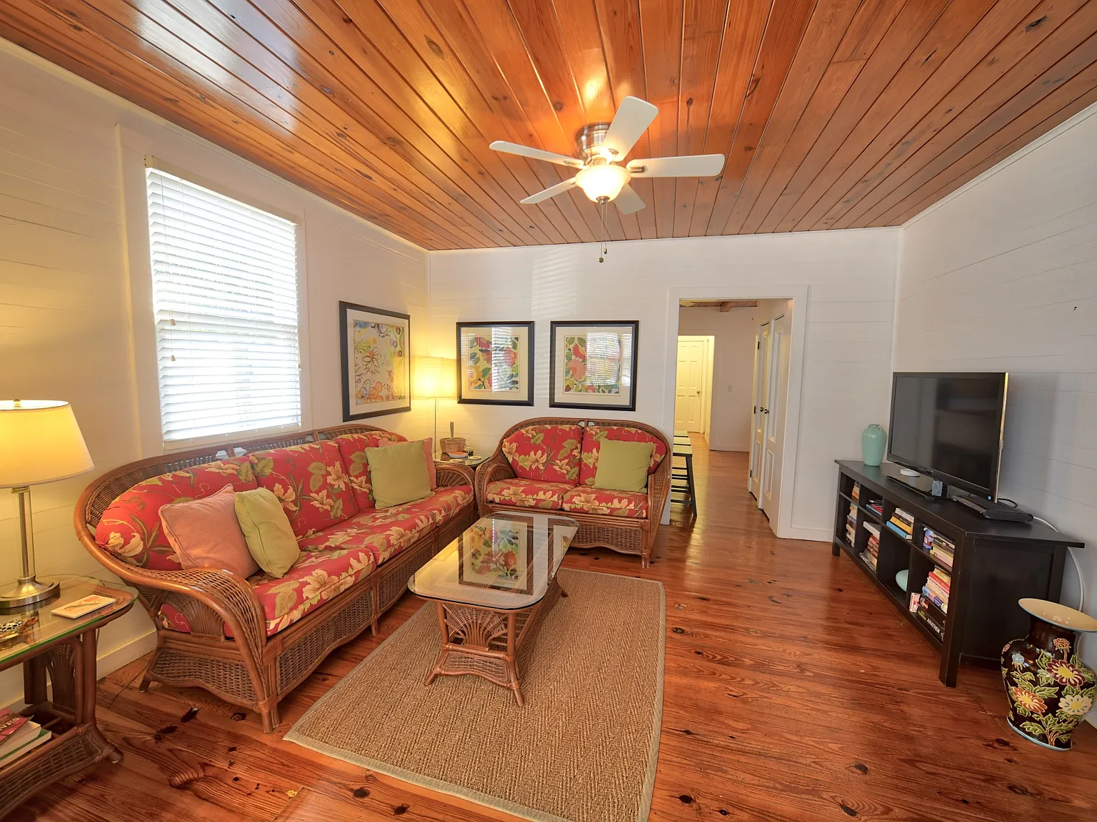 2 bed, 1280 sqft, $4,000 — Photo 2
