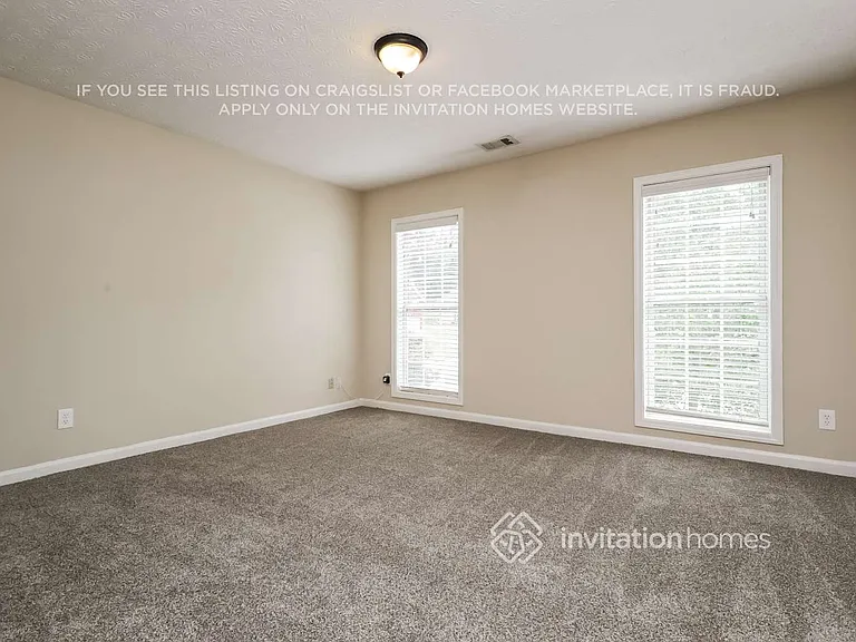 6658 Point Of Woods Dr — Photo 15