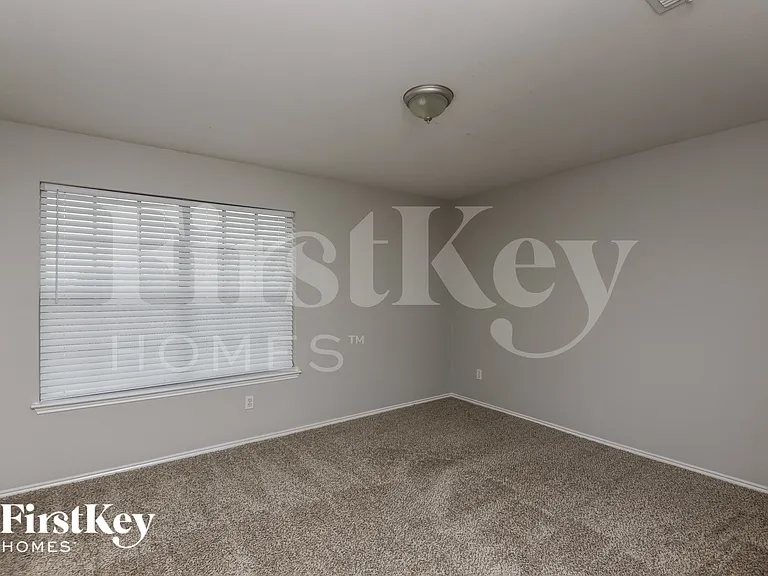 962 Heather St — Photo 10