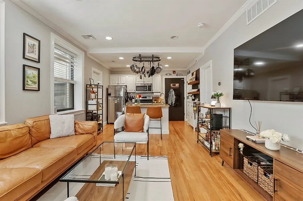 Building Photo - 454 Hanover St #4