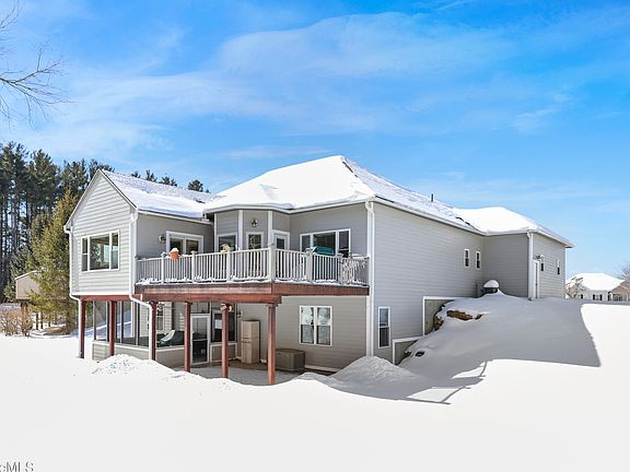 3rd image of 581 Red Barn Rd