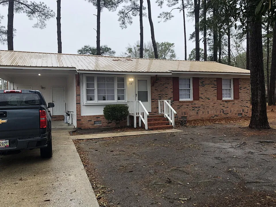 716 Azalea Dr