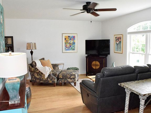 5th image of 110 Brenleigh Ct